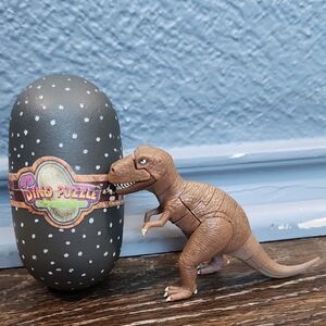 4D Fame Master T-Rex Dinosaur Puzzle in Egg Brown